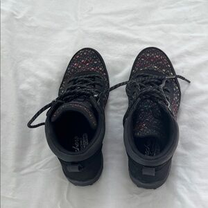 Black Sneakers with Multicolor Pattern Skechers